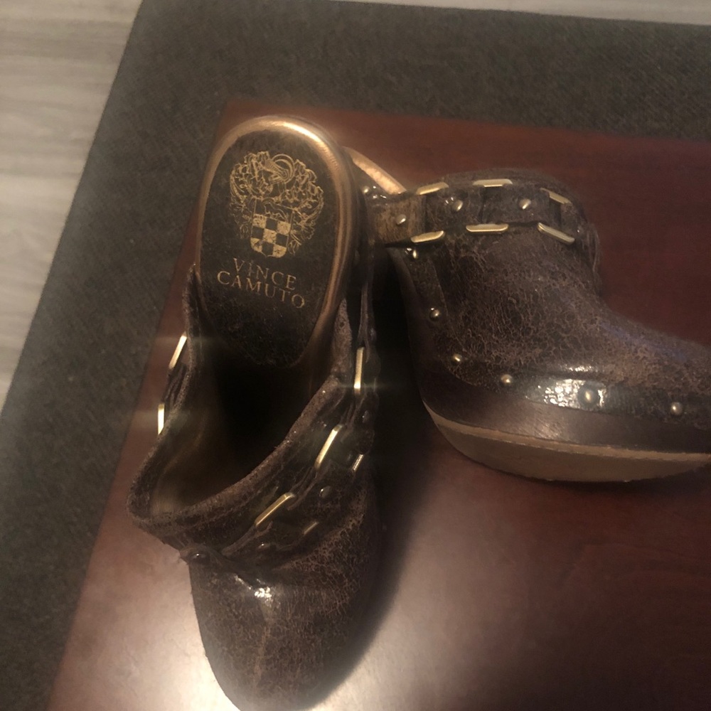 Slightly Used Clog. - image 4